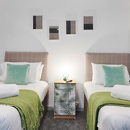 City Centre, Parking, Smart Tv'S In All Rooms Swansea Bagian luar foto