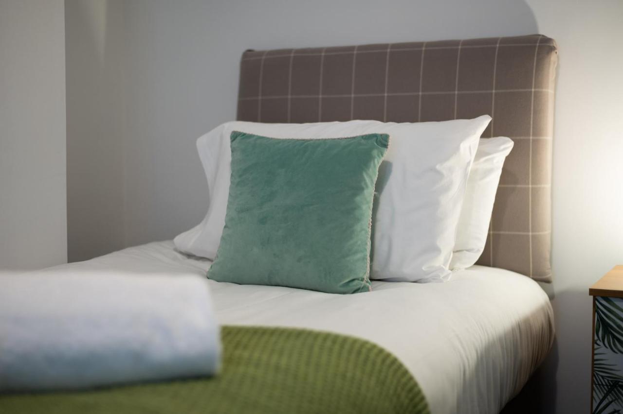 City Centre, Parking, Smart Tv'S In All Rooms Swansea Bagian luar foto
